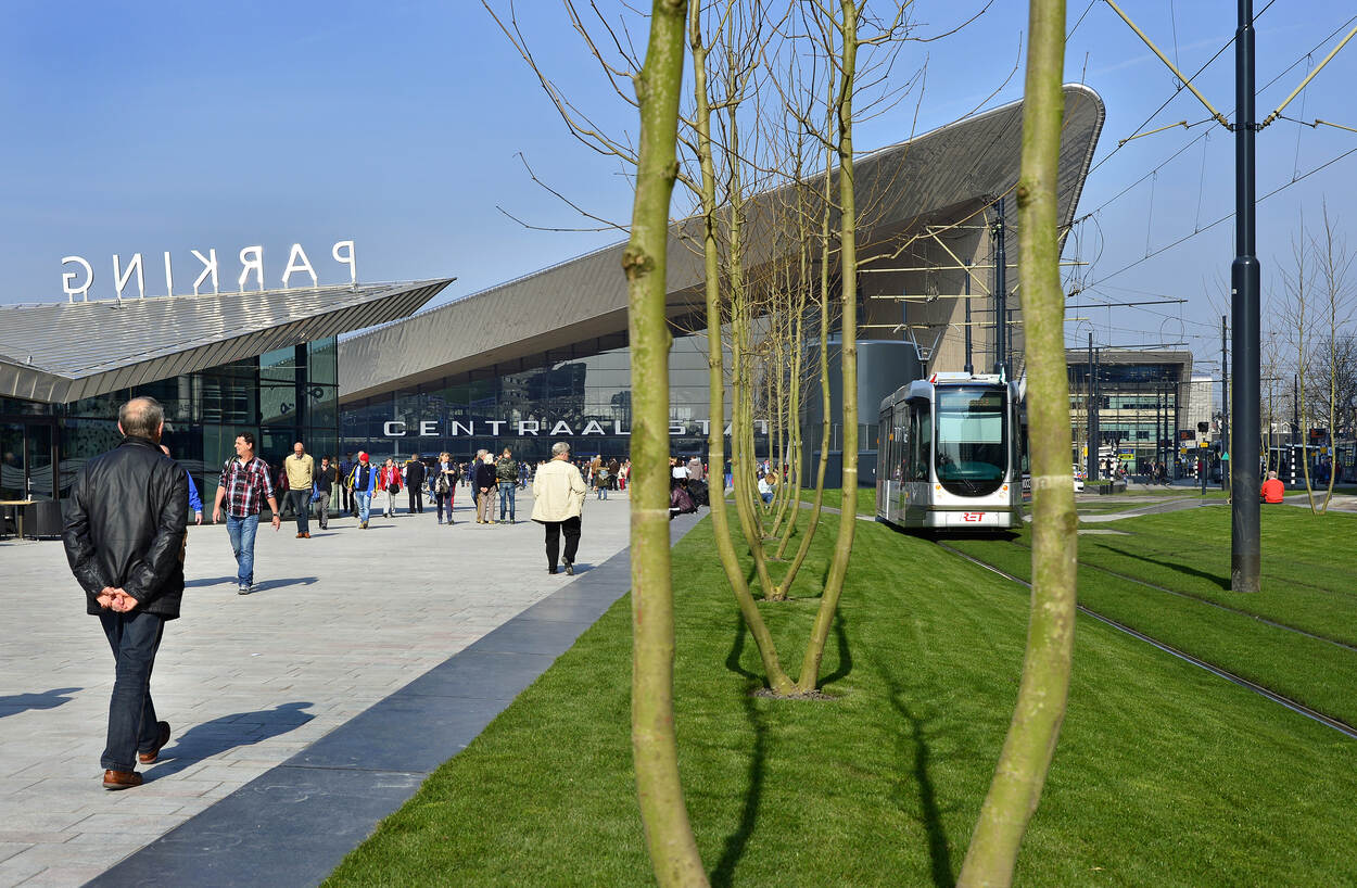 Decoratieve foto van de buitenkant van Rotterdam Centraal