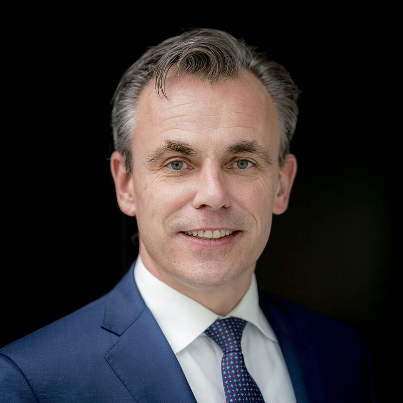 Portretfoto van minister Mark Harbers